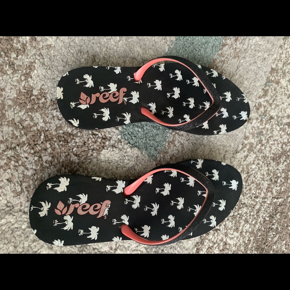 Reef flip flops size 5